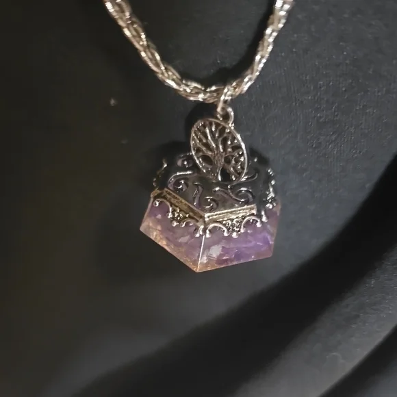 Elegant Purple Pendant Necklace - Picture 2 of 2